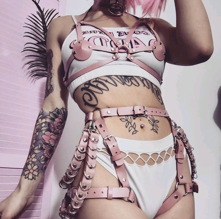 Garteri od kože za kinki Parti portupea bela fotošop