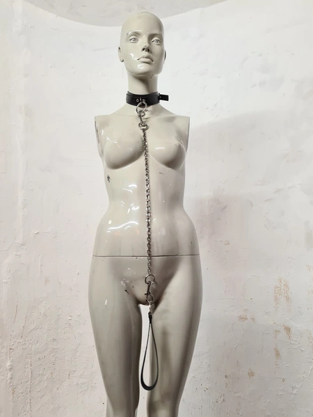 Ogrlica sa povodcem (crna koža)