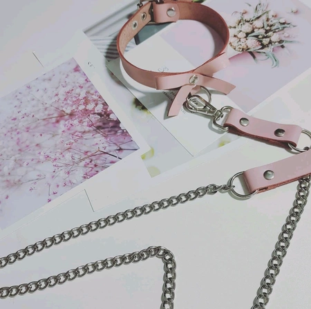 Čoker sa mašnom sa prstenom sa povodcem lanac ružičasta ogrlica bdsm koža