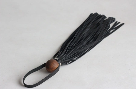 Floger četka sa drvenom drškom 50 repova od 40 cm