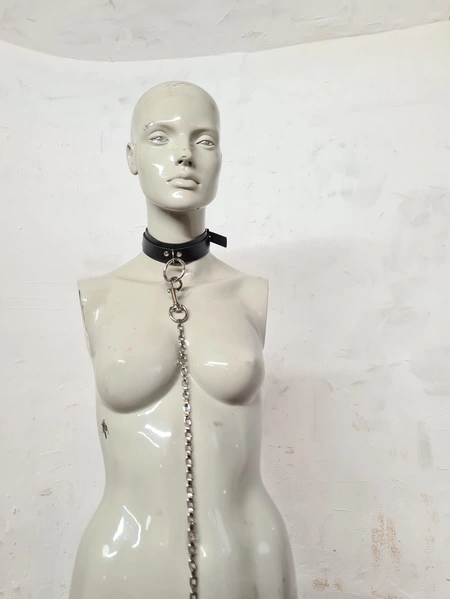 Ogrlica sa povodcem (crna koža)