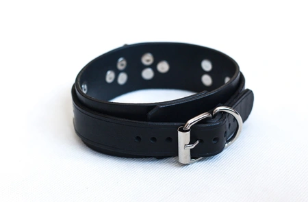 Kožna ogrlica sa jednim prstenom