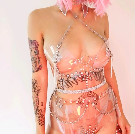 Korzet providan sa kamenjem i kamenjem