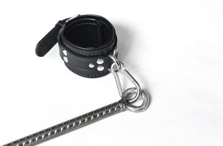 Bdsm odstojnik svih veličina za fixiranje je posebno jak