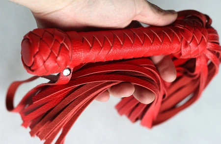 Pleteni flogger crveni 50 repova od 55cm