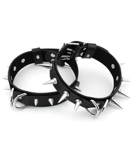Replika proizvoda bdsm kožna ogrlica sa kratkim metalnim šiljcima