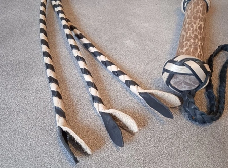 Pletenica: mačka sa 3 repa šah