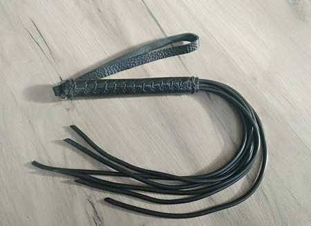 BDSM flogger od kože sa gumenim repovima