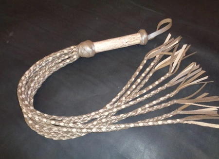 Pletena mačka 9 repova kapućino