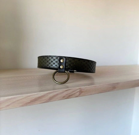 Čoker od reljefne kože