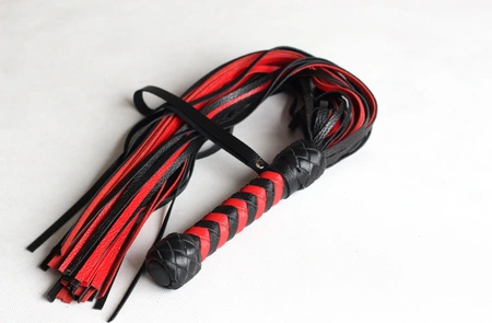 Pleteni flogger crno-crveni 50 repova od 55cm