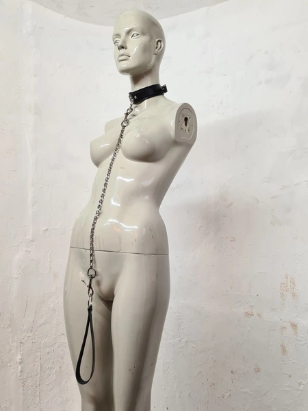 Ogrlica sa povodcem (crna koža)