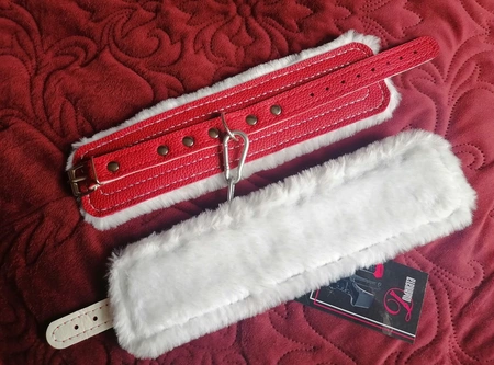 Novogodišnje crvene lisice Bad Santa sa belim krznom D 53