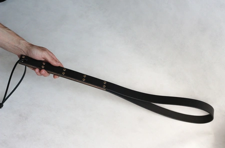 Bdsm traka za bičevanje sa drvenim umetkom