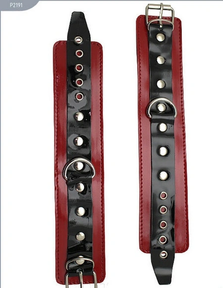 BDSM komplet od lakirane kože (ogrlica, ponoji, narukvice)