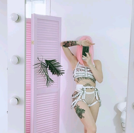 Garteri od kože za kinki Parti portupea bela fotošop