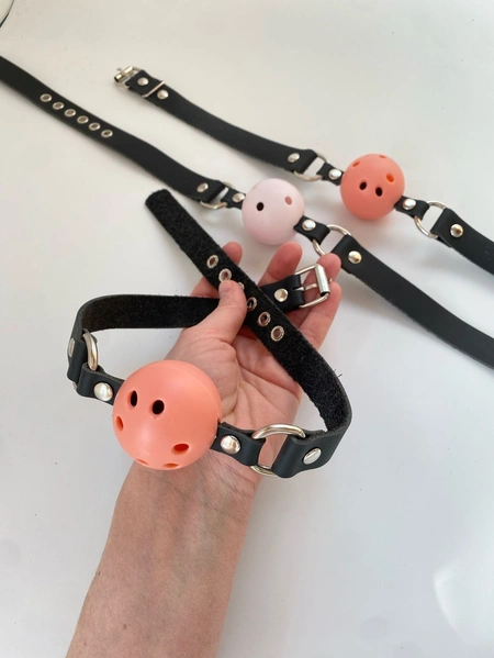 Lopta za geg (plastika), Fetiš