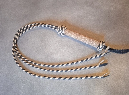 Pletenica: mačka sa 3 repa šah