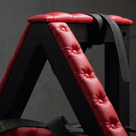 Instalacija za BDSM Seje Blok 3 / BDSM-nameštaj