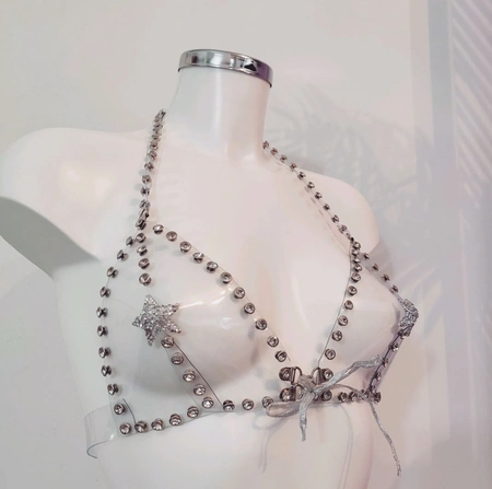 Prozirni prsluk sa kamenim rhinestones-om kink parti izgled