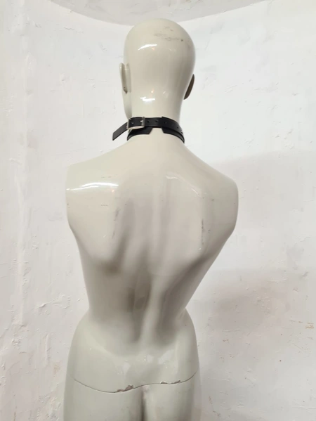 Ogrlica sa povodcem (crna koža)