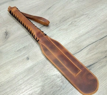 Pljeskavica BDSM spanker od kože