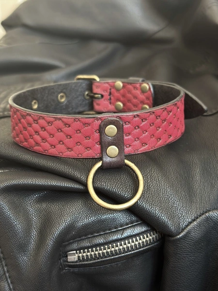 Choker: od prave reljefne kože