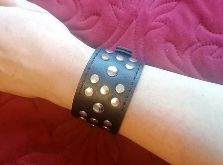 Lisice: BDSM narukvice-pulsi kožnedominacije