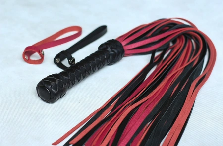 Pleteni flogger ružičasto-crni 50 repova od 55cm
