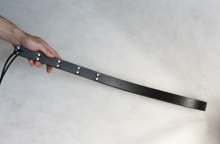 Bdsm traka za bičevanje sa drvenim umetkom