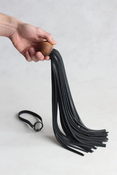 Floger četka sa drvenom drškom 50 repova od 40 cm