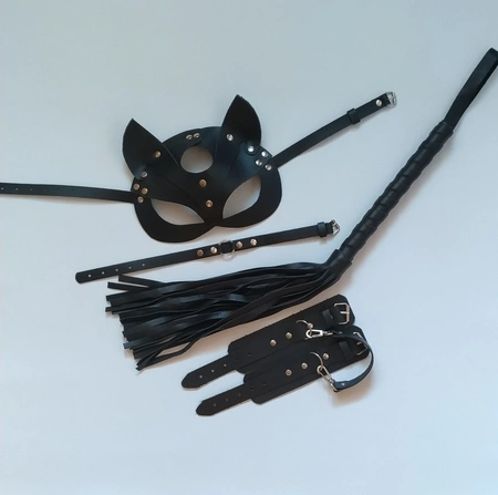 Maska, portupea, garteri, pletenica, lisice, Choker