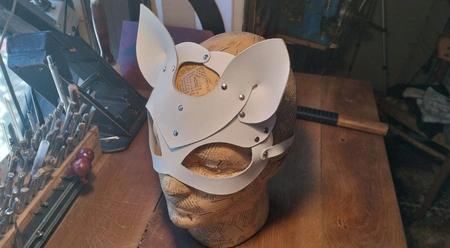 Mačka maska od prave kože