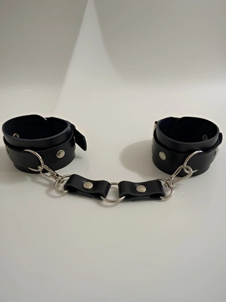 Kožne lisice za BDSM igranje uloga