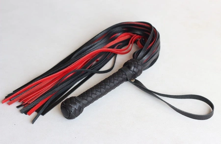 Pleteni flogger crno-crveni 40 repova od 50cm