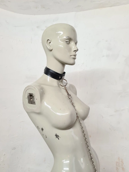 Ogrlica sa povodcem (crna koža)