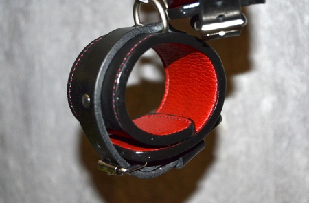 BDSM lisice od kože