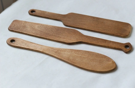 Bdsm šlepalka padl drvena