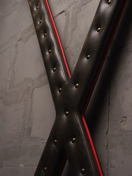 BDSM-cross Blackk / BDSM-nameštaj