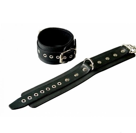 BDSM set tvrd (ogrlica, ponoji, narukvice)