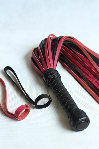 Pleteni flogger ružičasto-crni 50 repova od 55cm