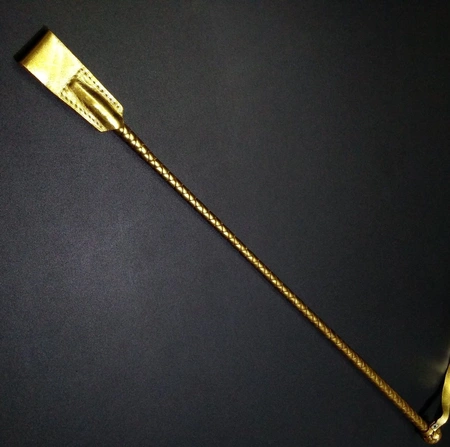 Stack sa zlatnim kožnim šljokicama