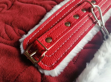 Novogodišnje crvene lisice Bad Santa sa belim krznom D 53