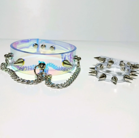 Ogrlica Choker holografski sa šiljcima i lancem za zabavu vinil