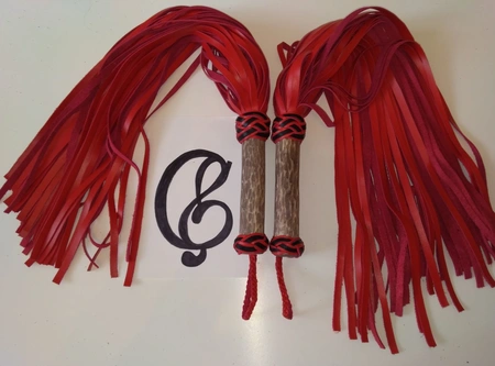 Pletka: BDSM flogger Alый