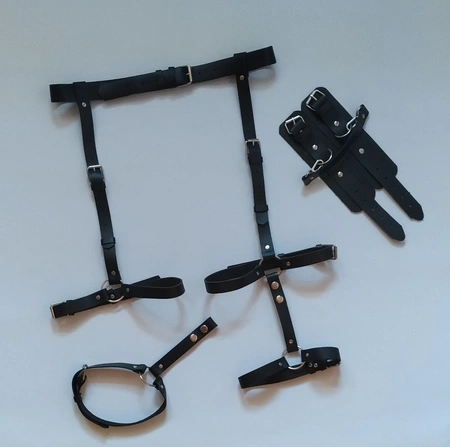 Maska, portupea, garteri, pletenica, lisice, Choker