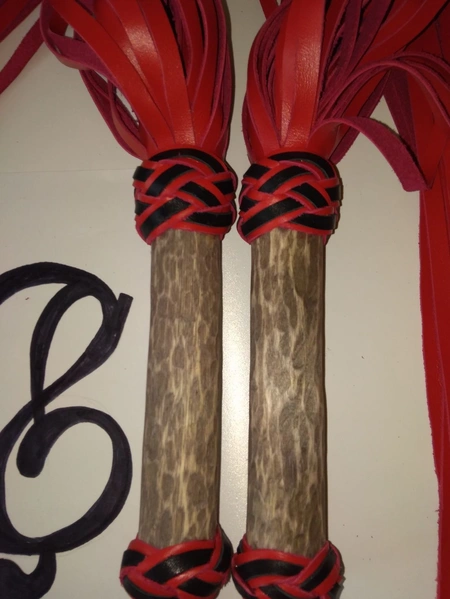 Pletka: BDSM flogger Alый