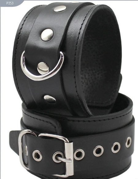 BDSM set tvrd (ogrlica, ponoji, narukvice)