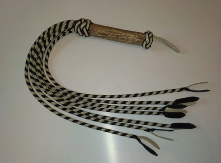 BDSM uređaj mačka Prugasta