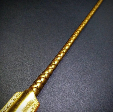 Stack sa zlatnim kožnim šljokicama